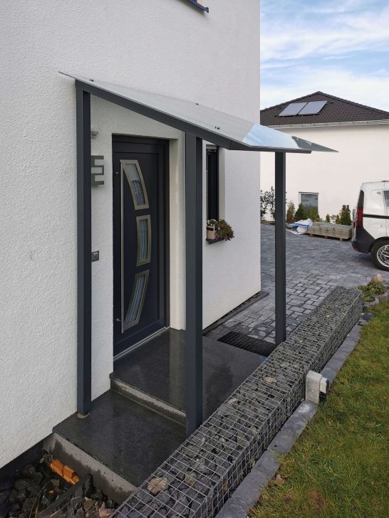 Dachverglasung einer Überdachung für den Hauseingang